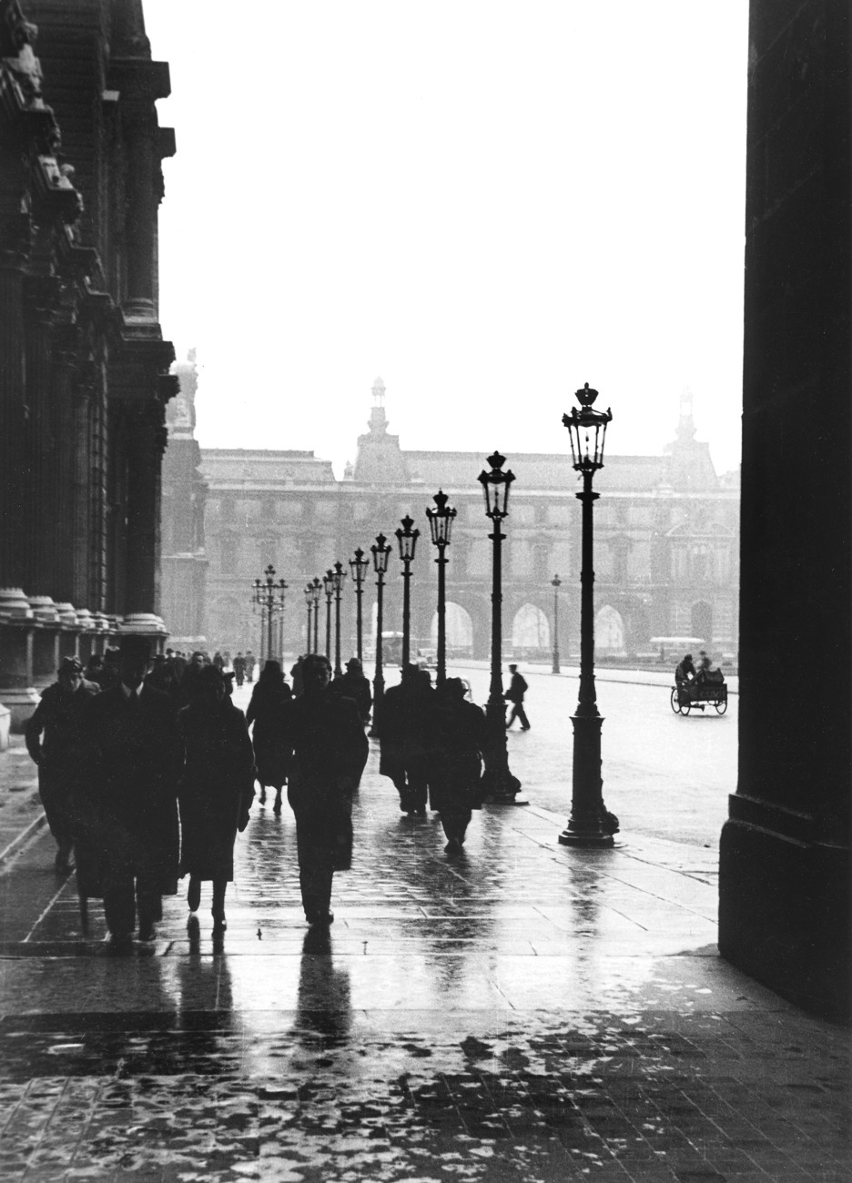 Fred Stein - Cour du Louvre - Paris 1937